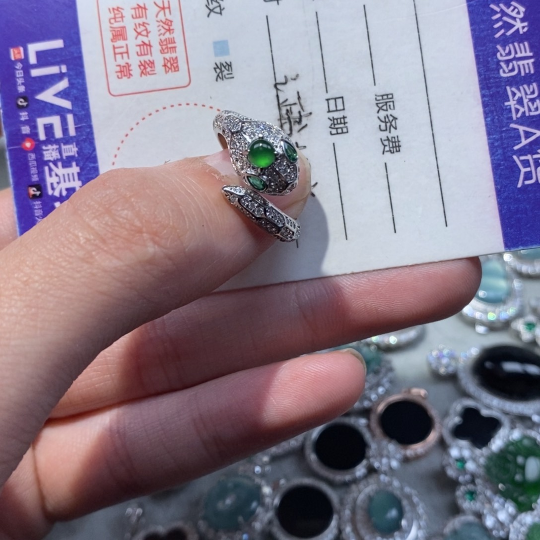 翡翠颈饰未镶嵌翡翠