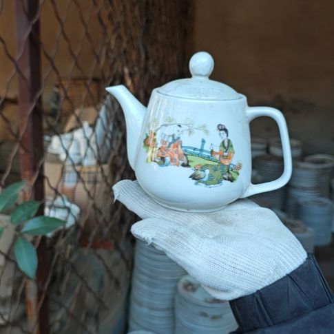 库存微瑕三娘教子单孔小壶