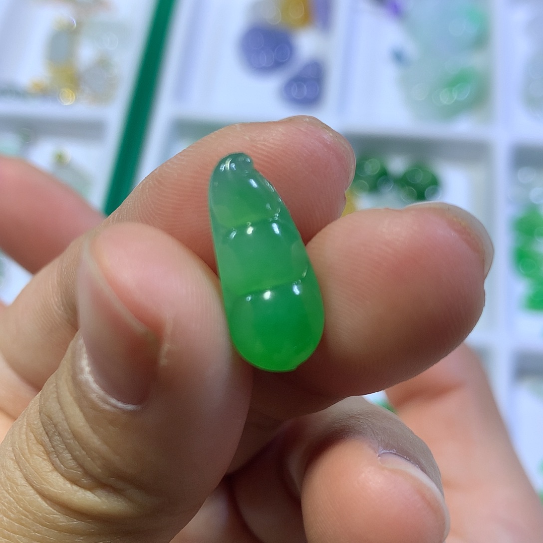 定制翡翠未镶嵌豆子