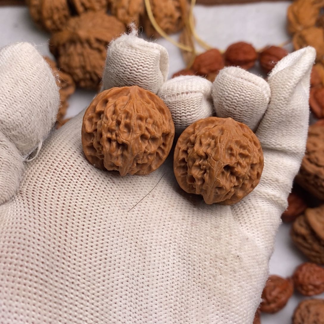 文玩核桃吊坠至**终苹果