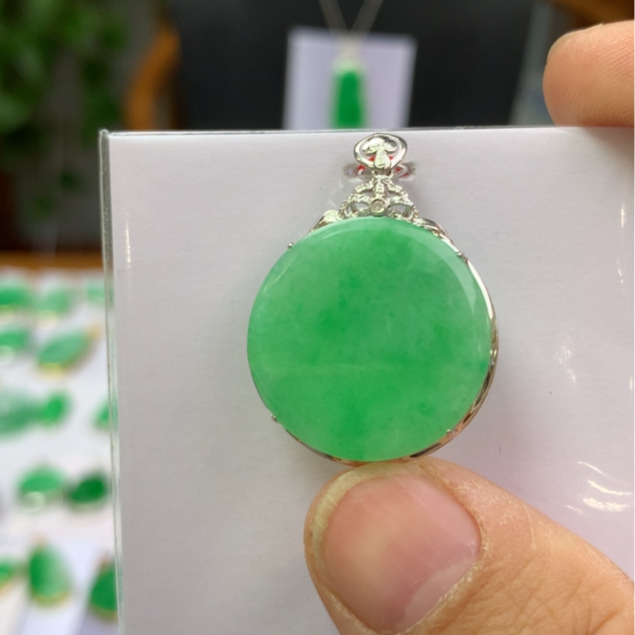 【闪购商品】翡翠颈饰18K金镶嵌翡翠