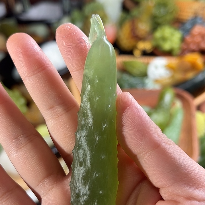 蛇纹石玉黄瓜未镶嵌快**光