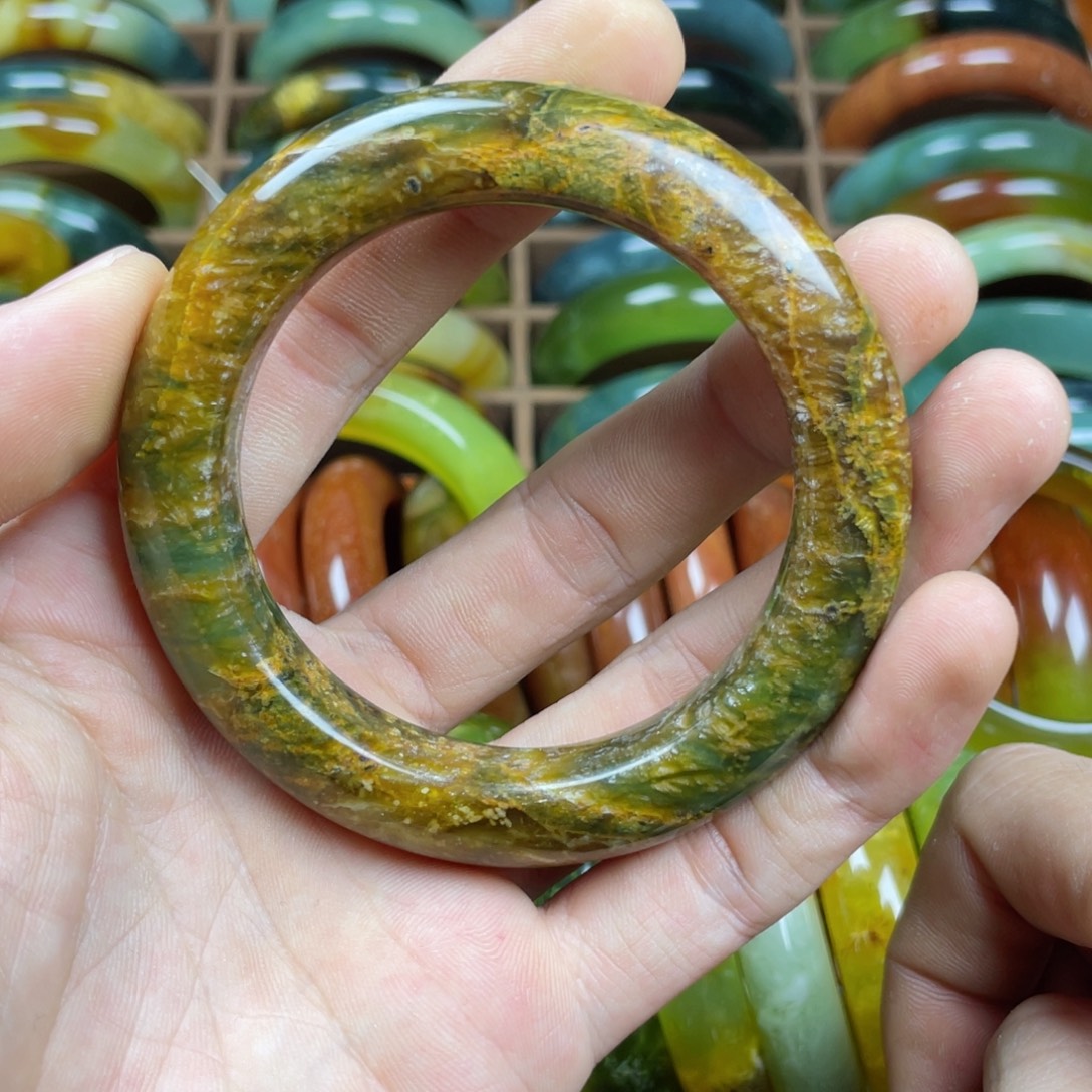 蛇纹石玉未镶嵌手镯