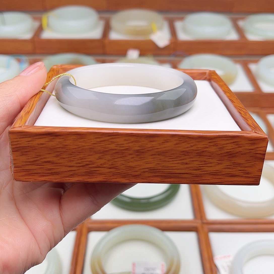 和田玉手镯未镶嵌54