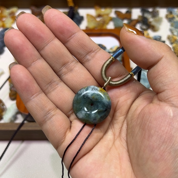 ****u蛇纹石玉未镶嵌颈饰