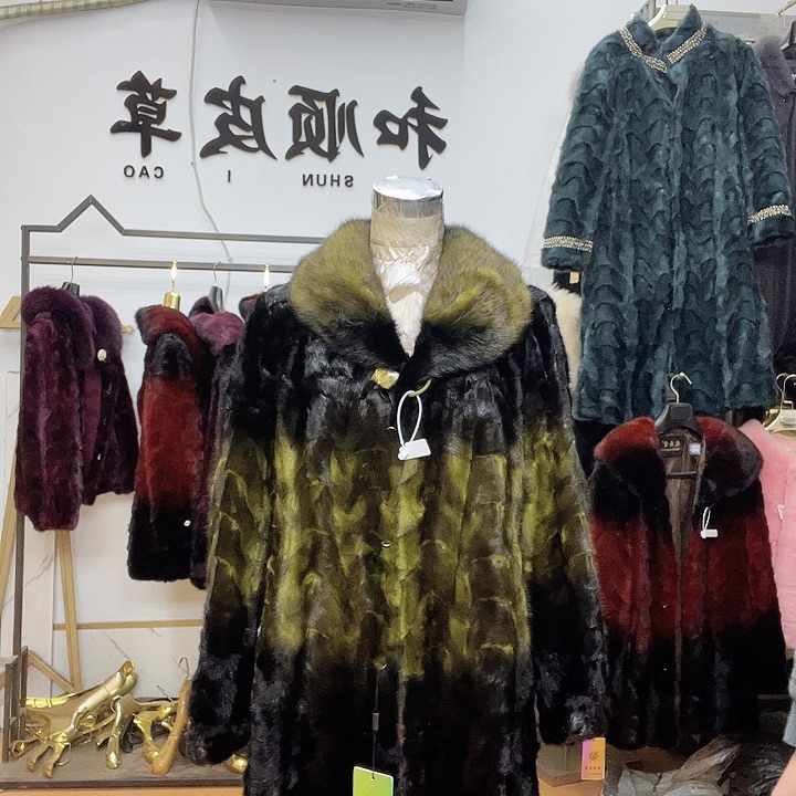 雷*商场断码拼貂衣服