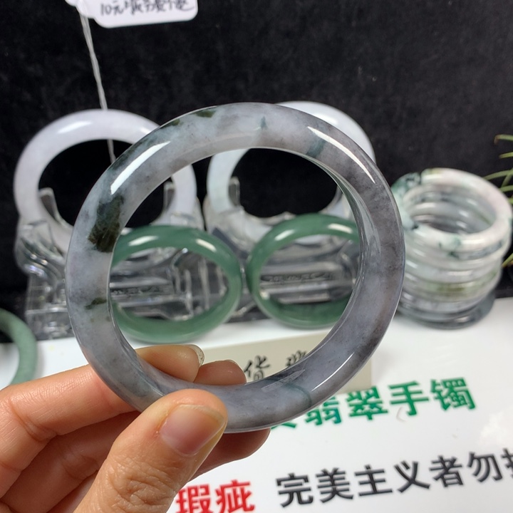 翡翠未镶嵌手镯18号。 58.9圈