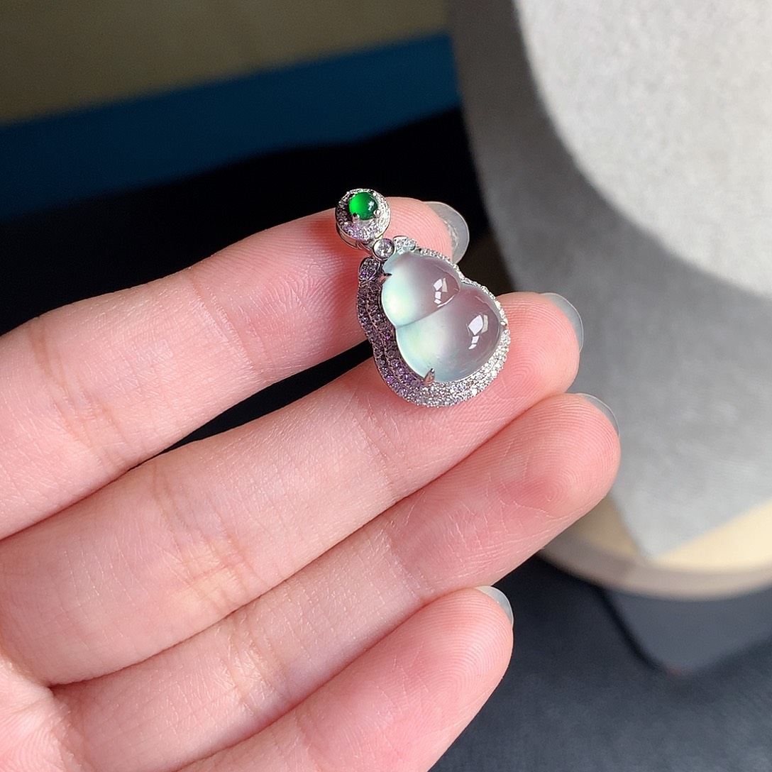 翡翠裸石18K金镶嵌缅甸天然A货翡翠冰种葫芦