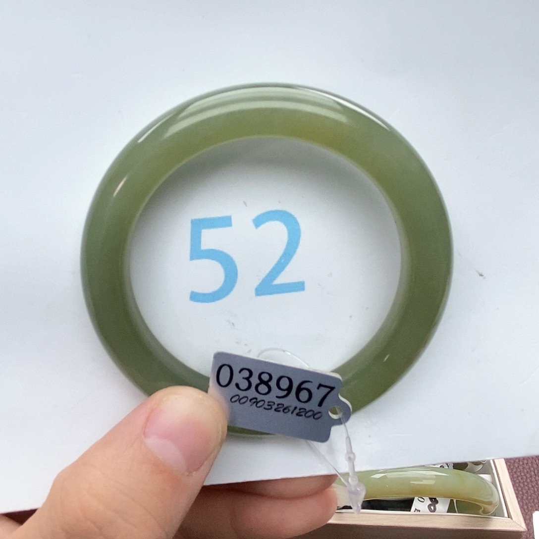 和田玉手镯未镶嵌?****