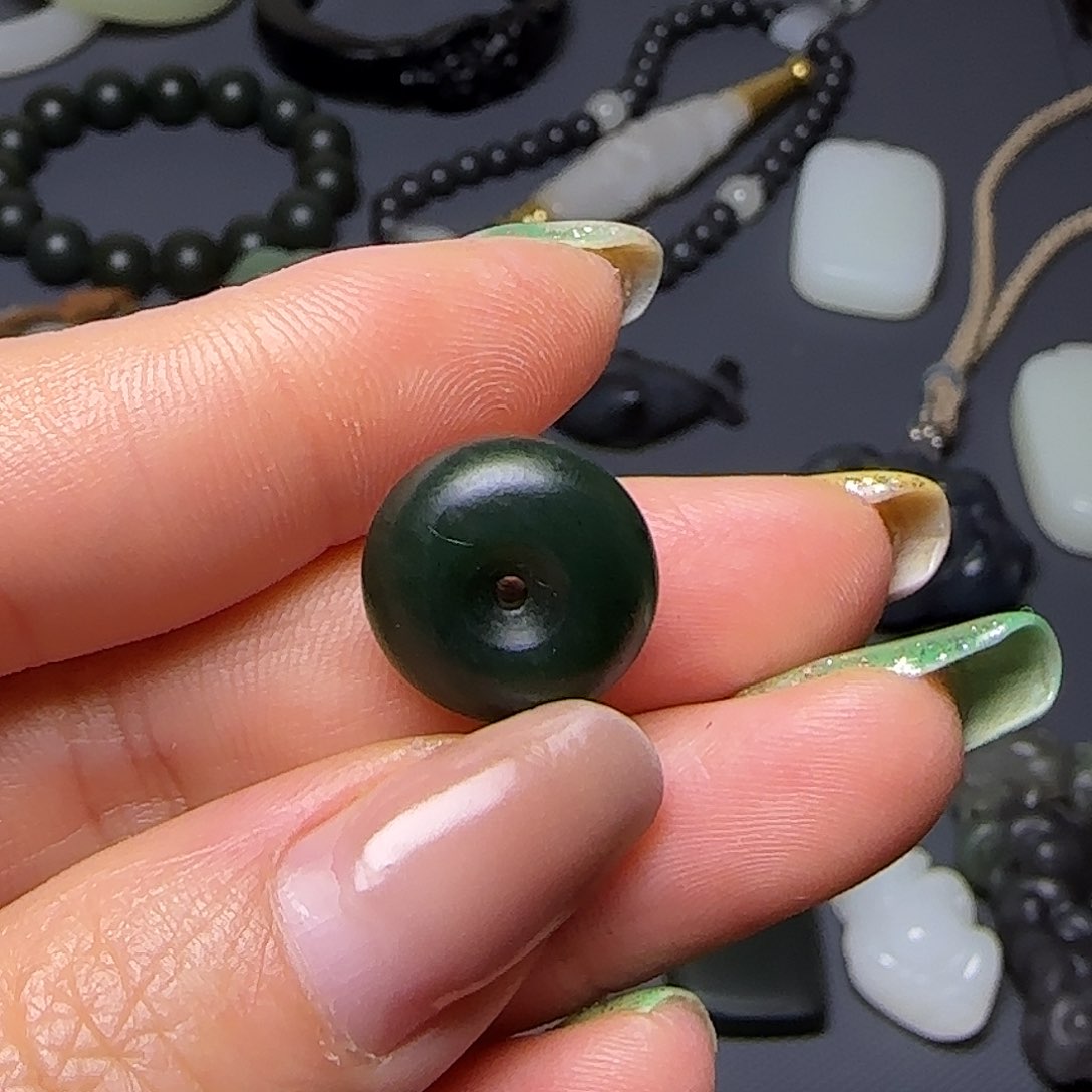 和田玉未镶嵌颈饰扣子