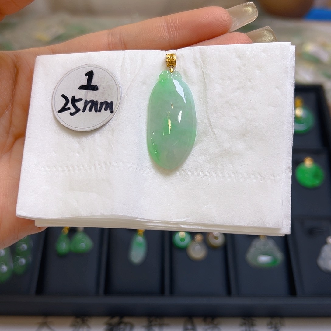 翡翠颈饰18K金镶嵌翡翠