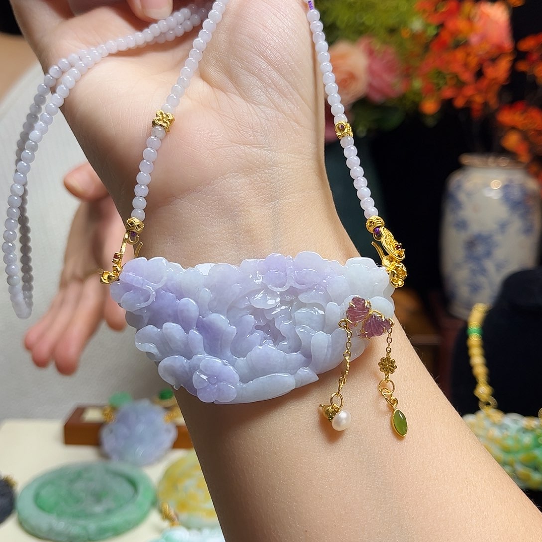 翡翠颈饰未镶嵌紫牡丹
