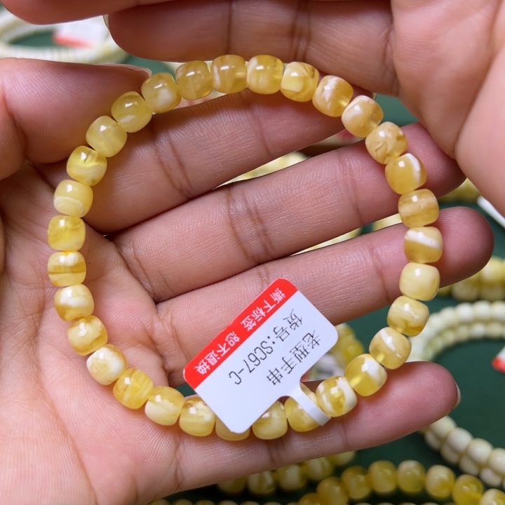 蜜蜡未镶嵌珠宝奇石