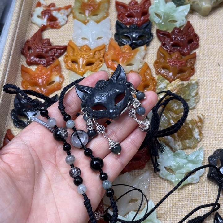 蛇纹石玉合金颈饰