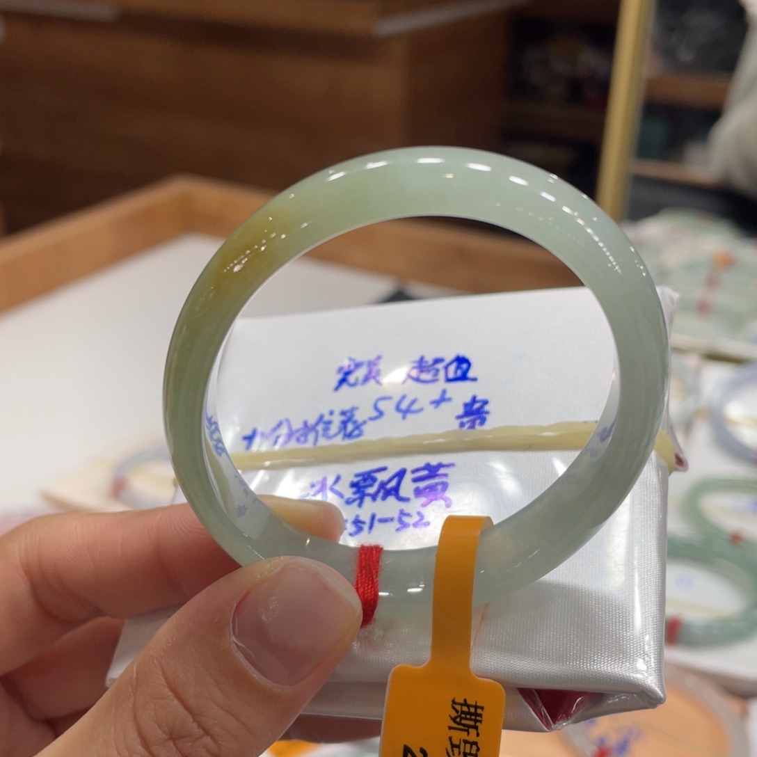 翡翠手镯未镶嵌54.5贵