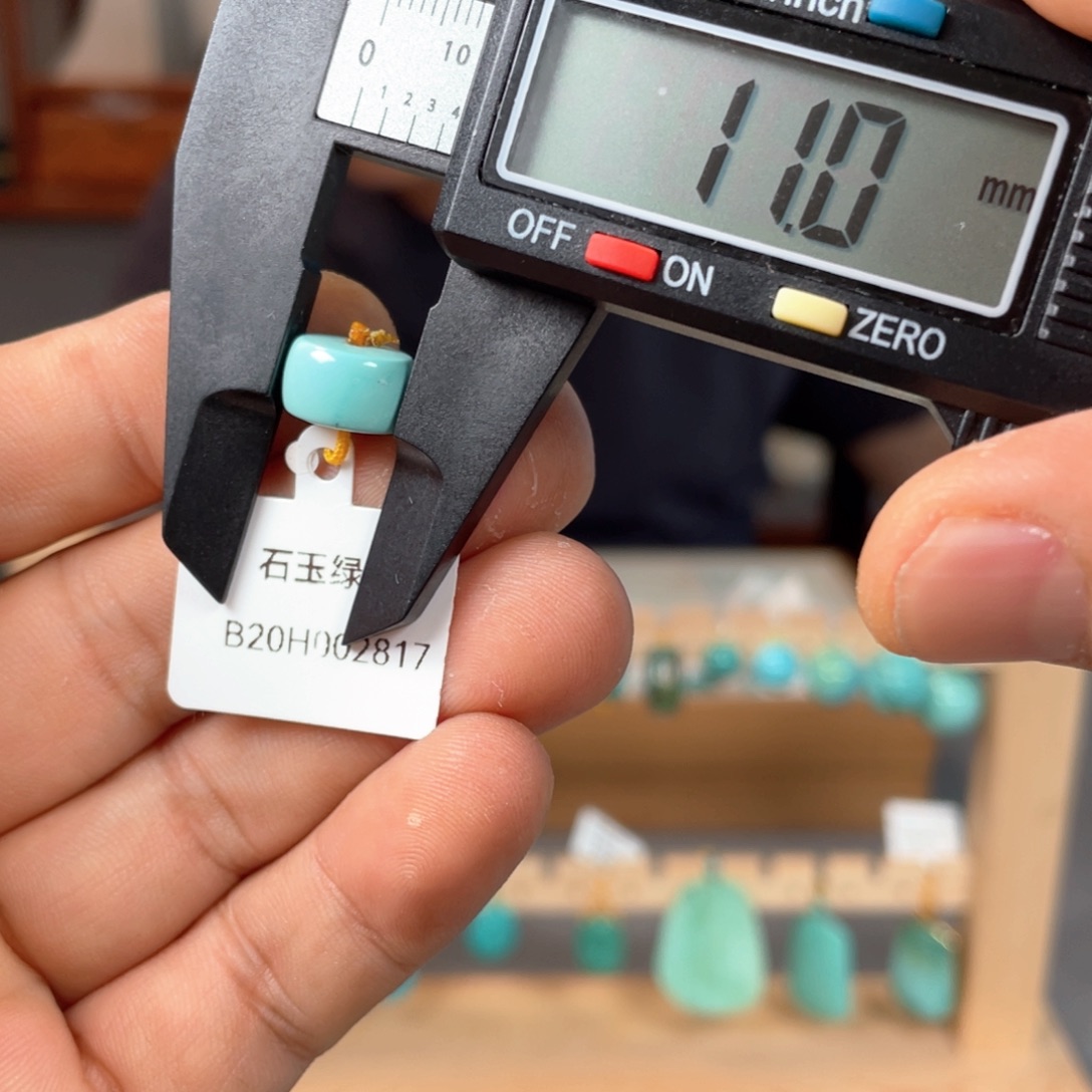 绿松石未镶嵌颈饰