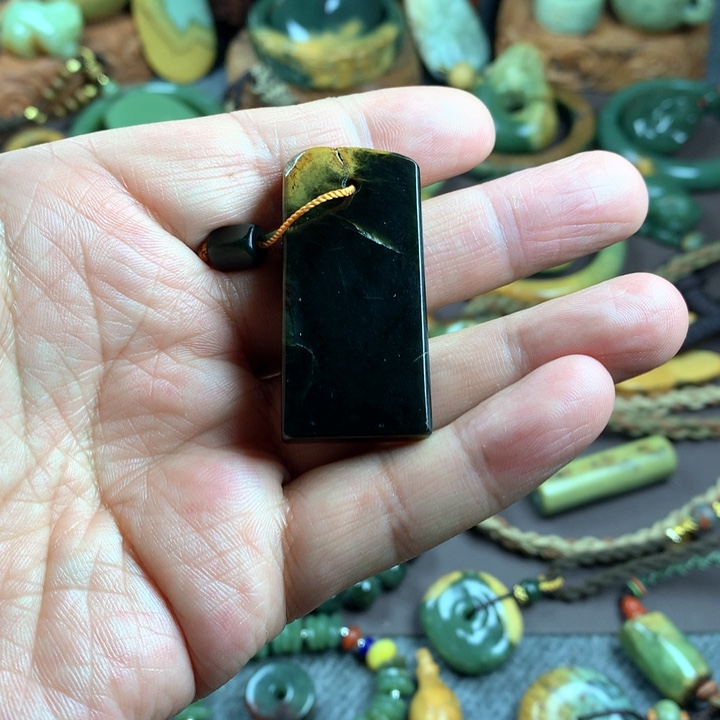 吊坠(赠链)未镶嵌岫岩河磨玉（透闪石质玉）?**?