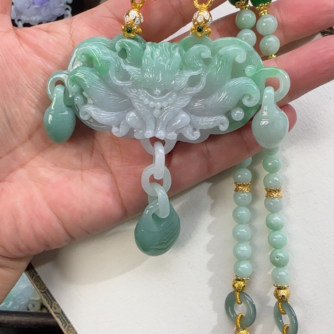 翡翠颈饰未镶嵌仿古