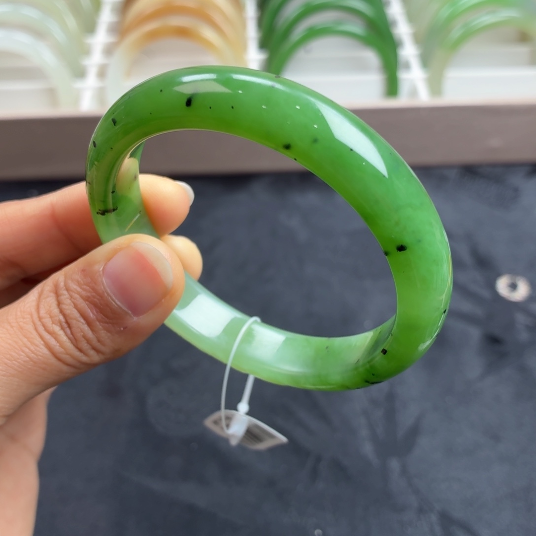 和田玉未镶嵌手镯雕花 猕猴桃苹果绿55