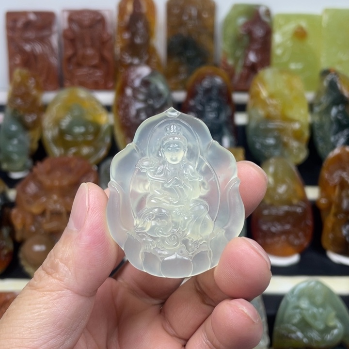 蛇纹石玉吊坠合金