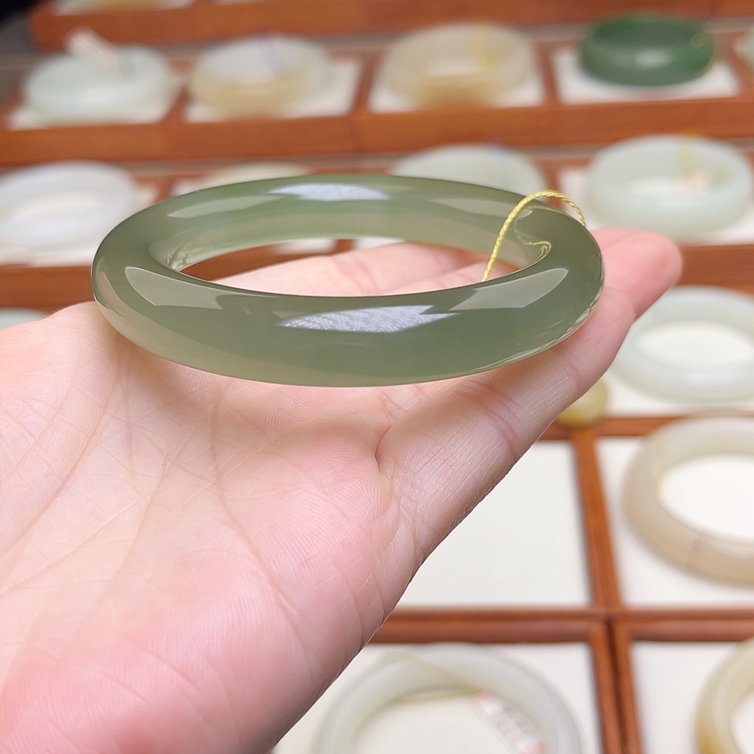 和田玉未镶嵌手镯56.5