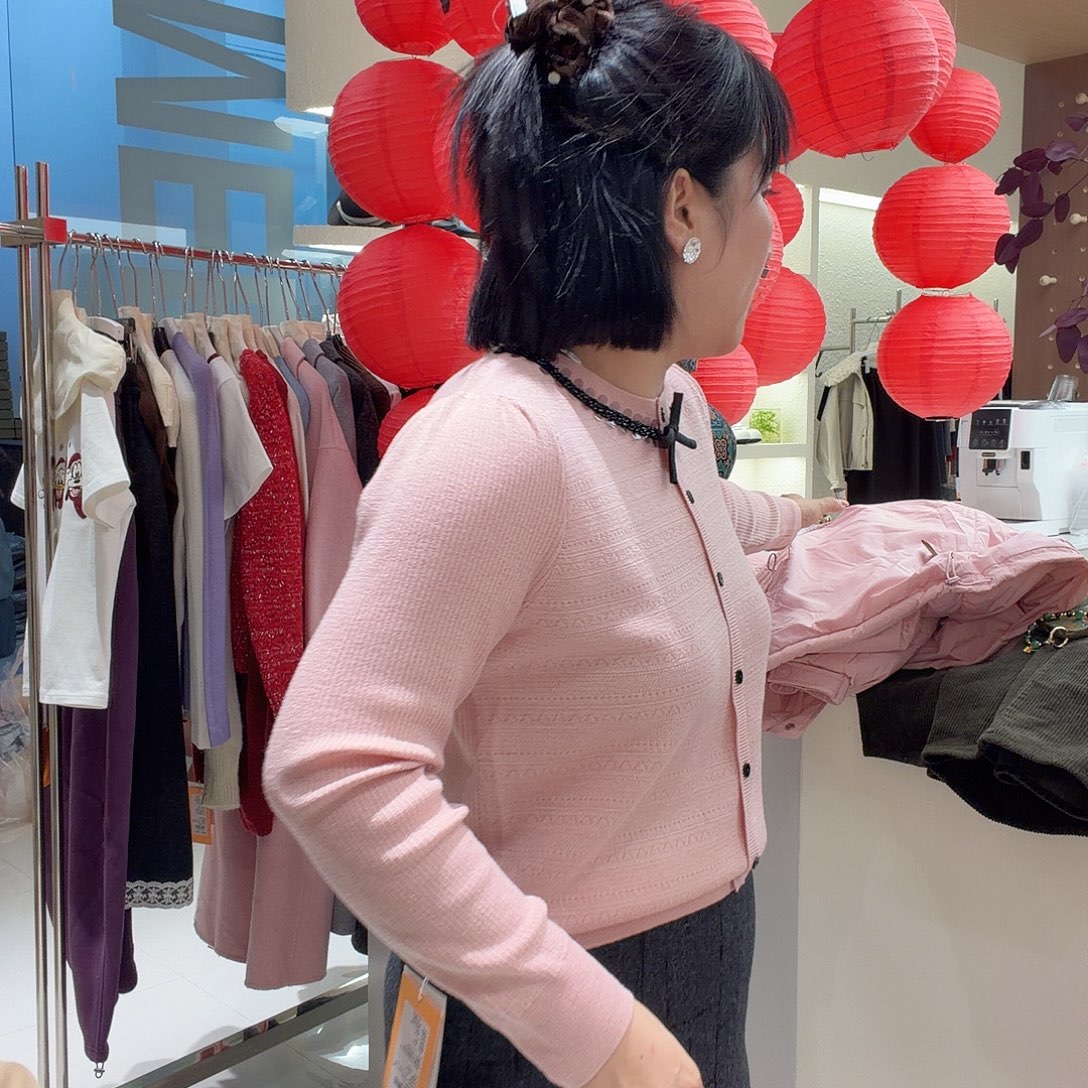 夏***光卓约姿色7709上衣