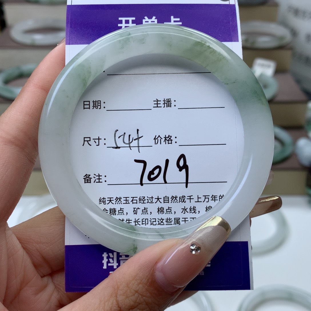 石英质玉手镯未镶嵌姐****拽