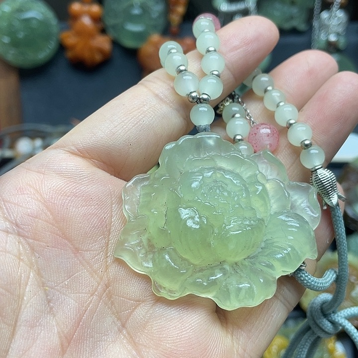 未镶嵌蛇纹石玉颈饰