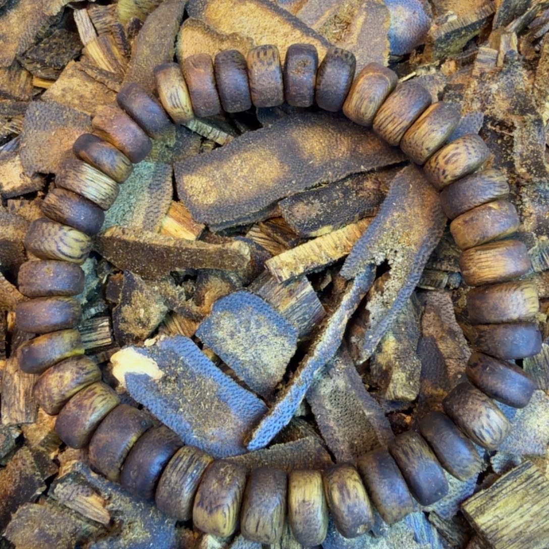 沉香碎屑沉香   0.8 乌身厚片单圈6