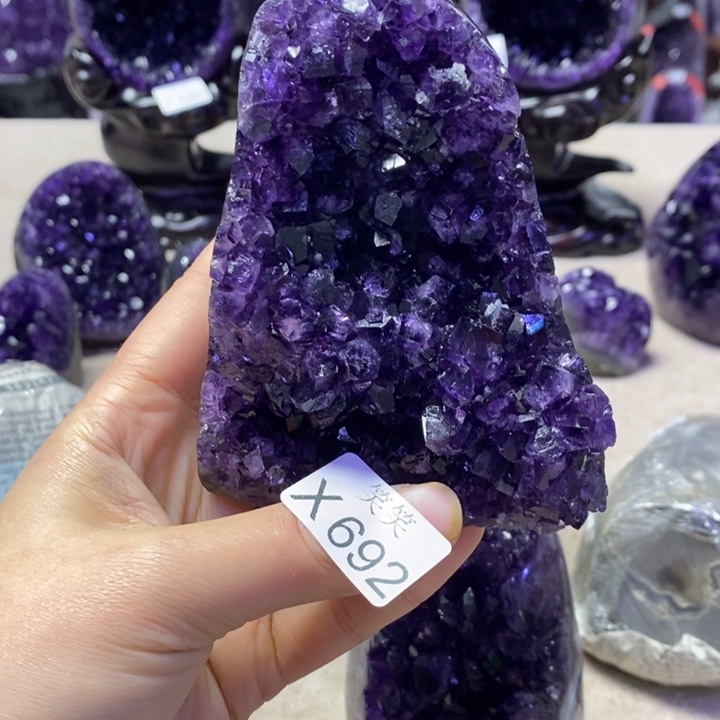 未镶嵌水晶大型摆件（非配饰）