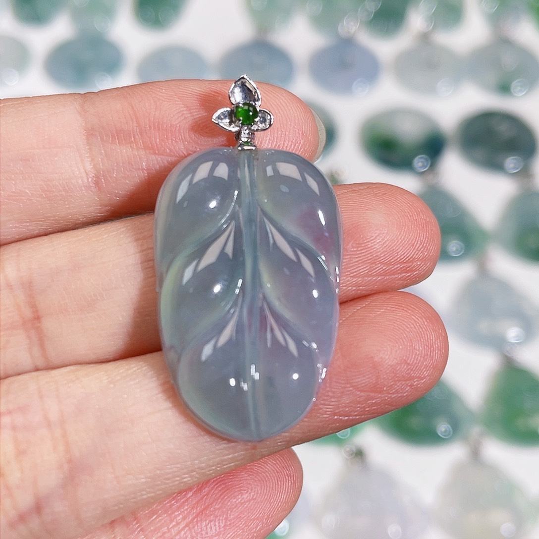 颈饰18K金镶嵌翡翠吊坠