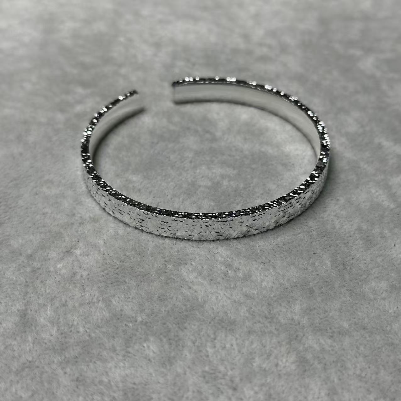 YZ114 碎冰冰开口手镯 无礼盒