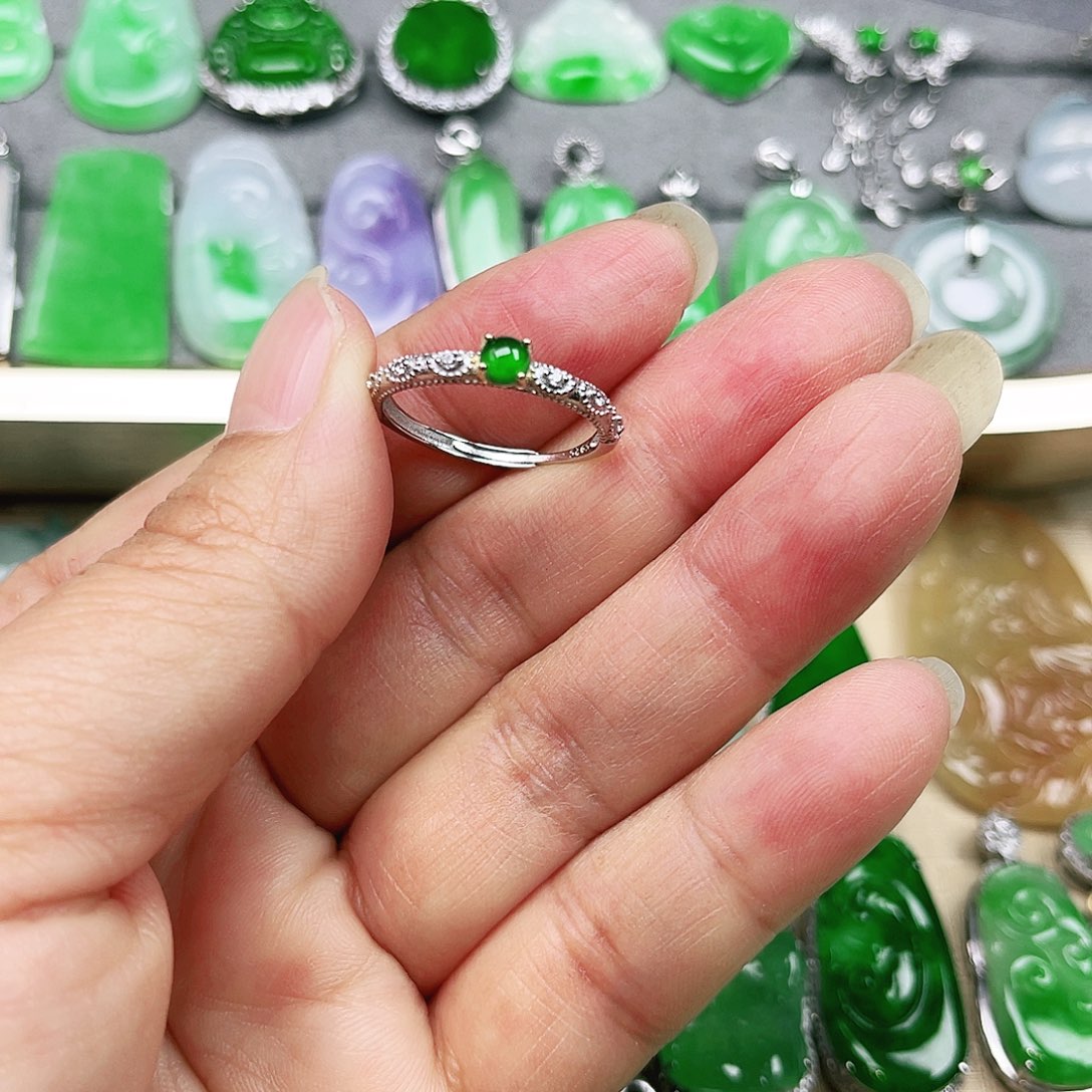 翡翠颈饰未镶嵌裸石