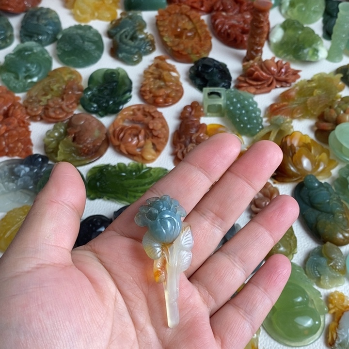 蛇纹石玉颈饰未镶嵌