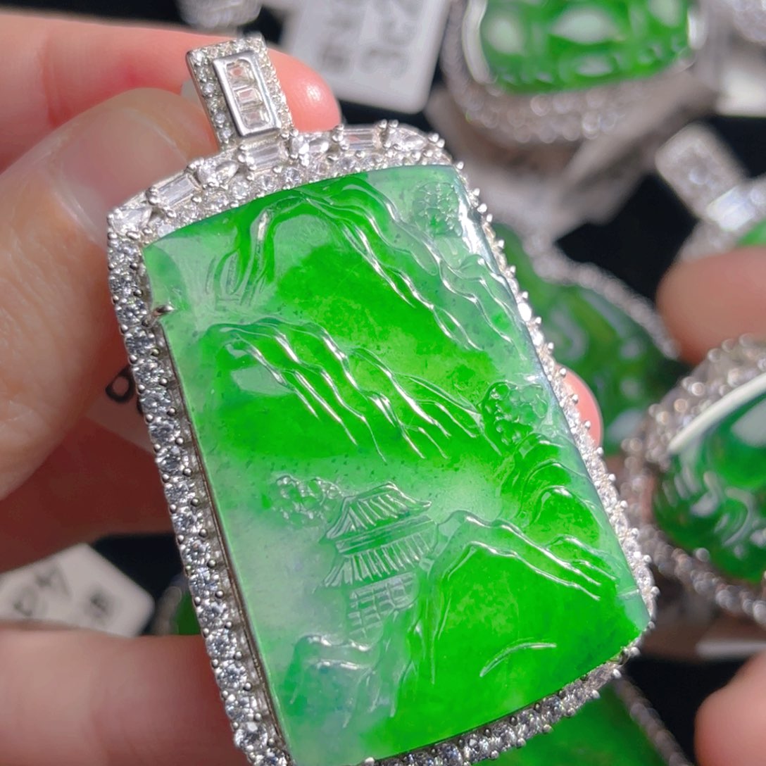 翡翠颈饰银S925镶嵌山水牌