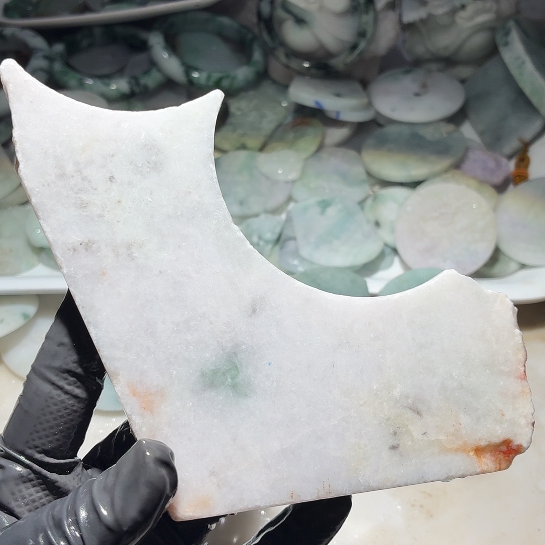 翡翠未镶嵌颈饰边角料