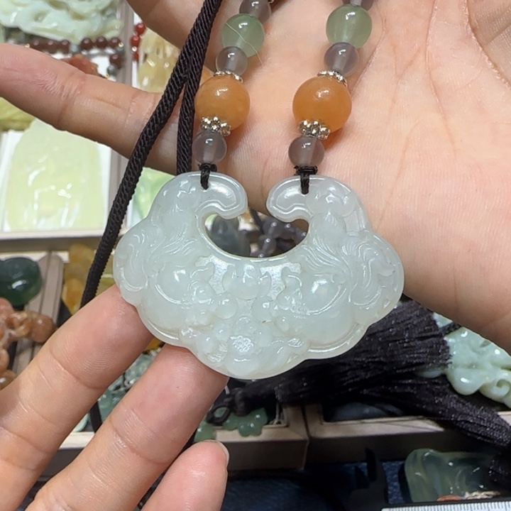 蛇纹石玉未镶嵌吊坠