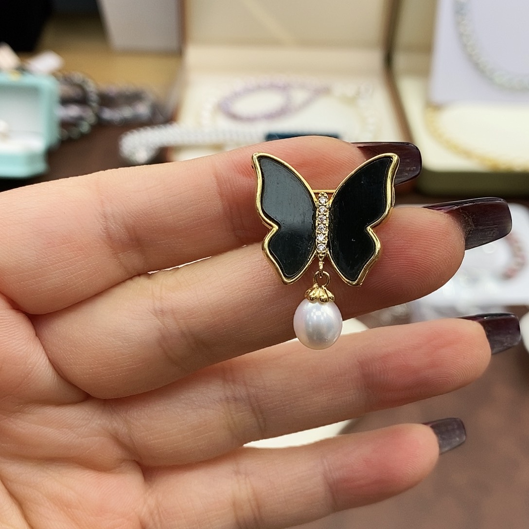 胸饰合金淡水珍珠