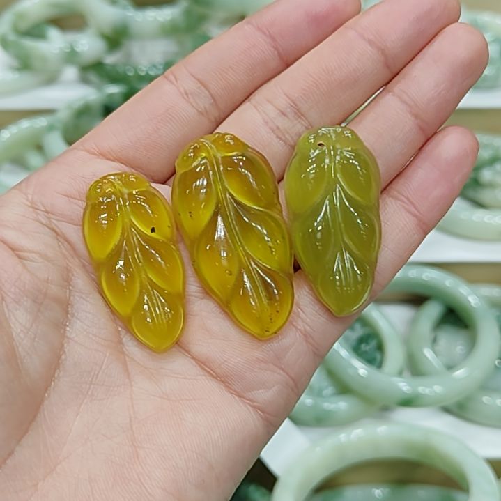 蛇纹石玉颈饰未镶嵌多样性拍一发一