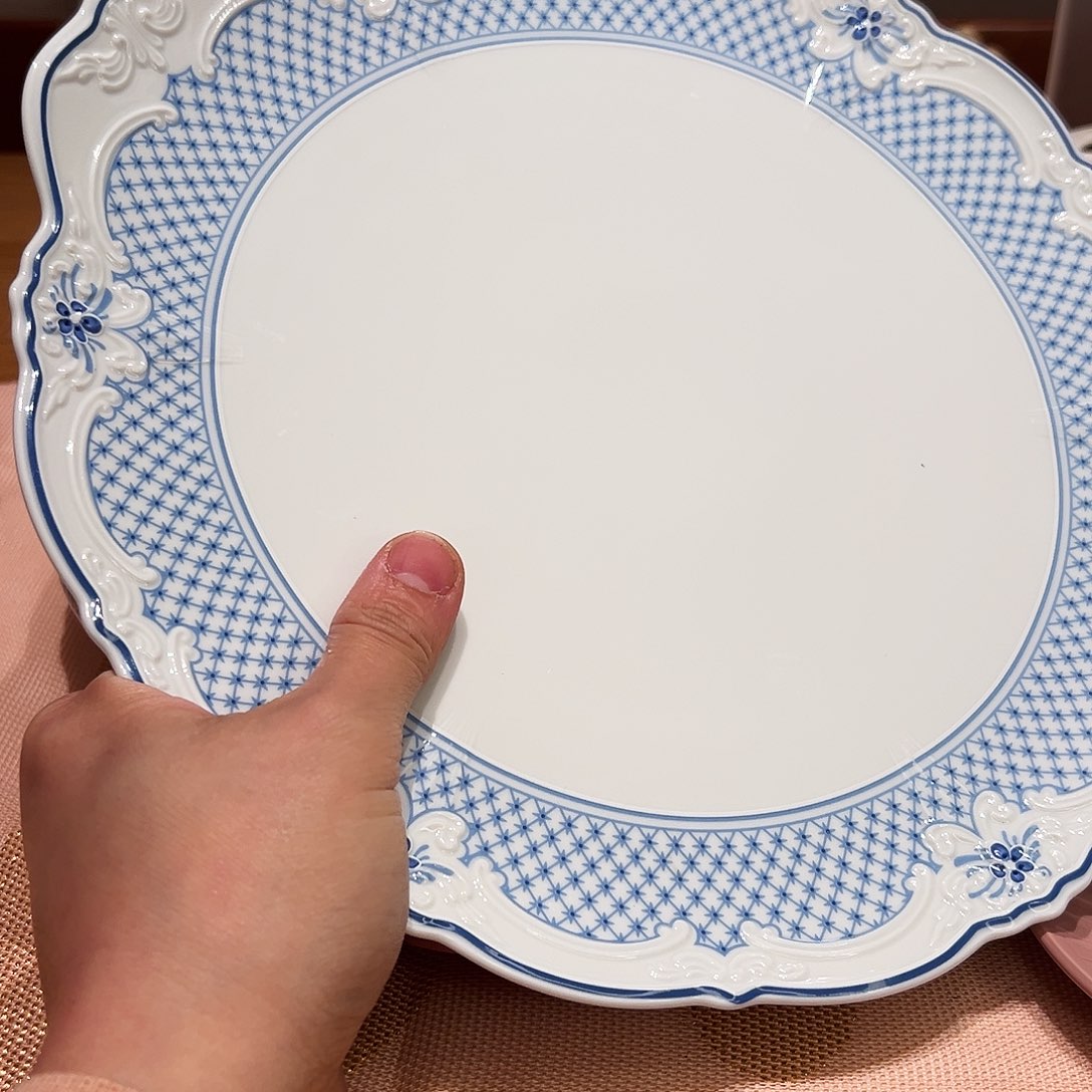 草****咖啡杯和咖啡杯两块巧克力和