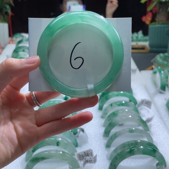 石英质玉手镯未镶嵌天然A货非洲翠手镯