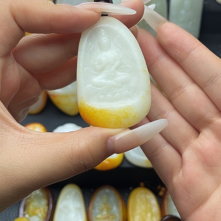 和田玉未镶嵌颈饰