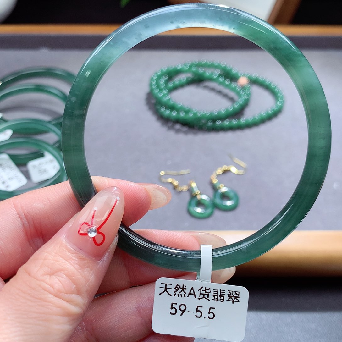 翡翠手镯（圆镯）未镶嵌