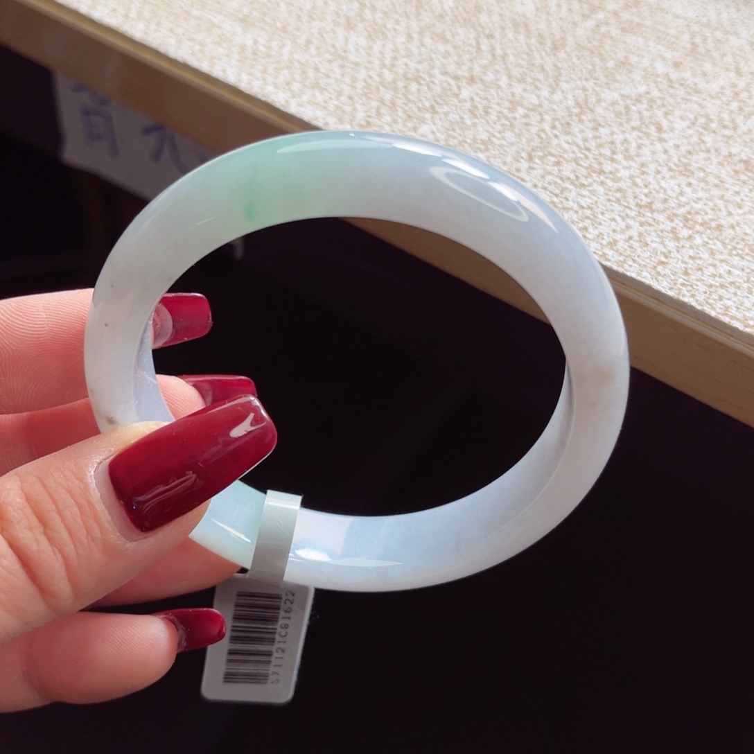 翡翠手镯未镶嵌手镯