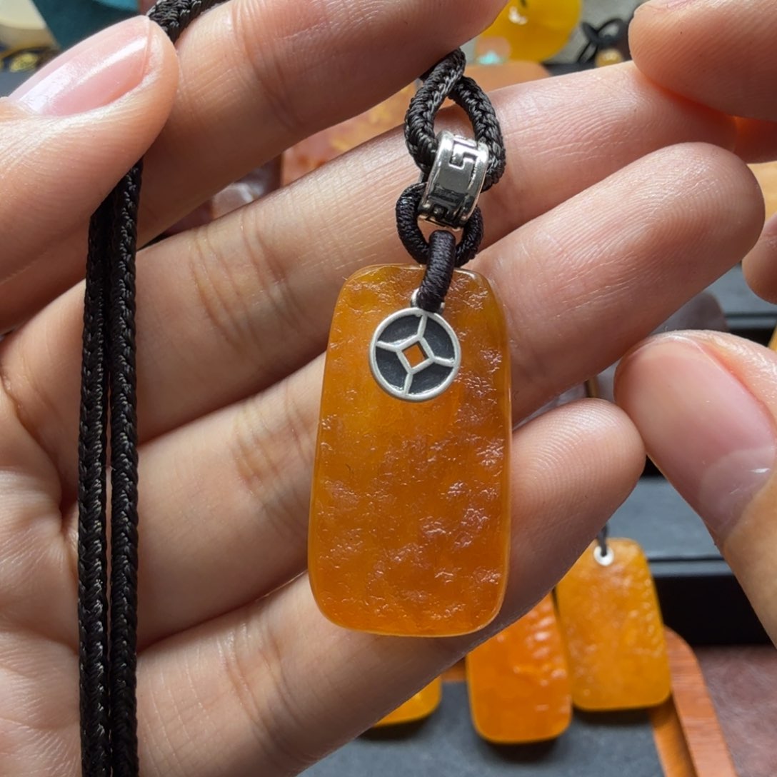 琥珀吊坠(赠链)未镶嵌