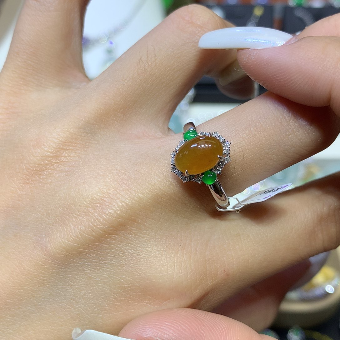 翡翠18K金镶嵌颈饰