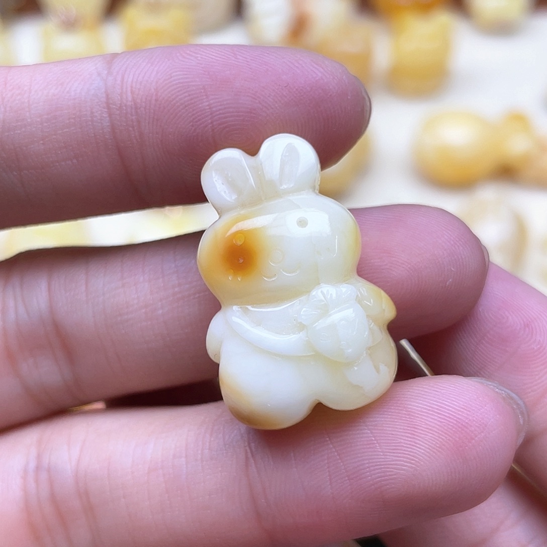 琥珀裸石未镶嵌蜜蜡