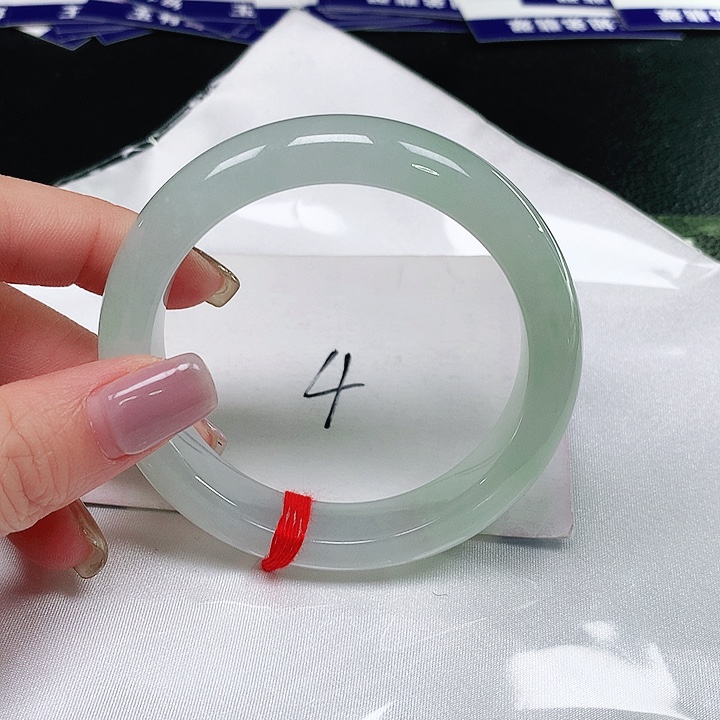 翡翠手镯未镶嵌翡翠手镯未镶嵌