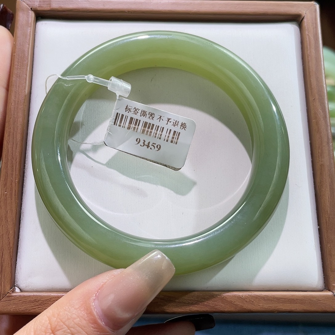 和田玉未镶嵌手镯55.56