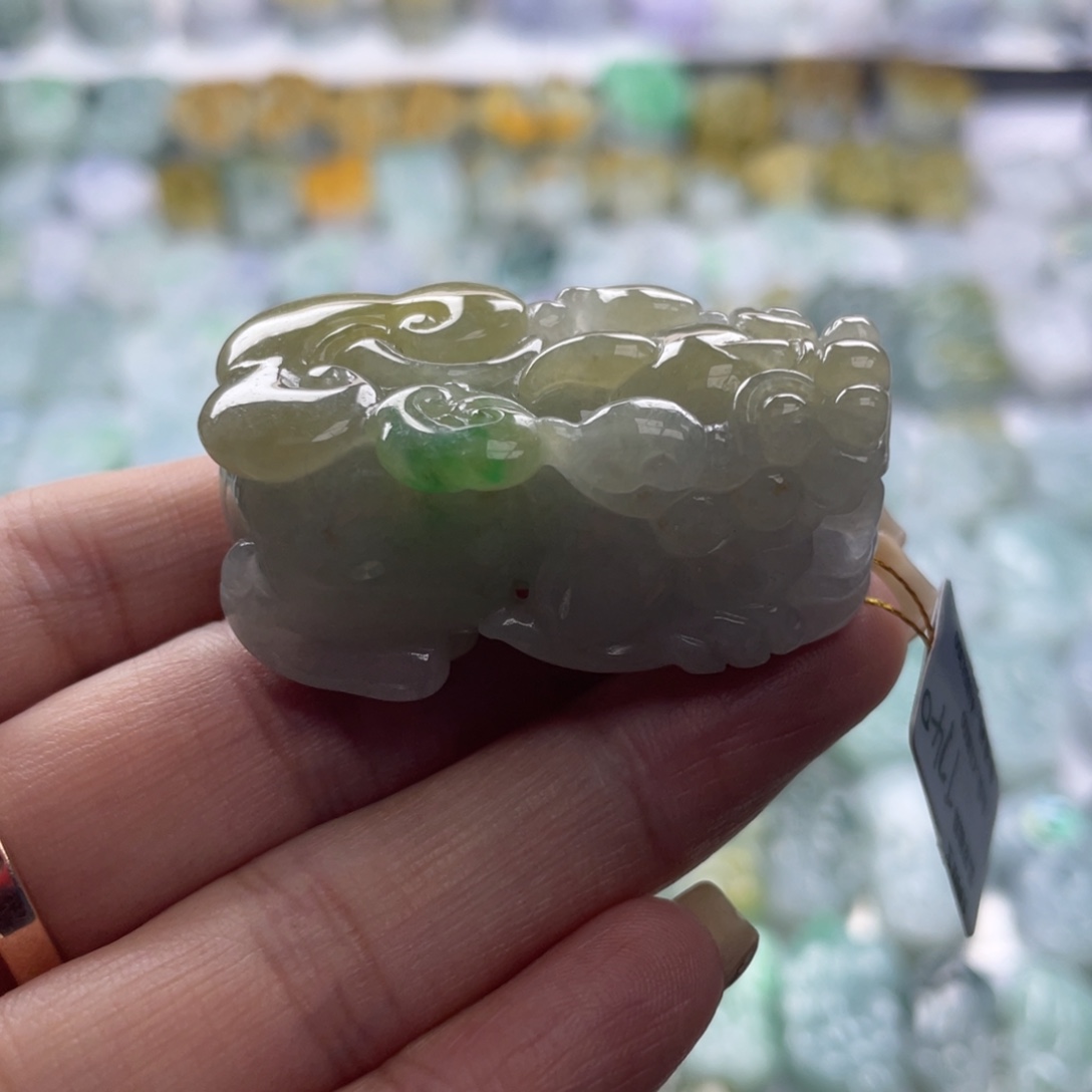 翡翠未镶嵌颈饰貔貅